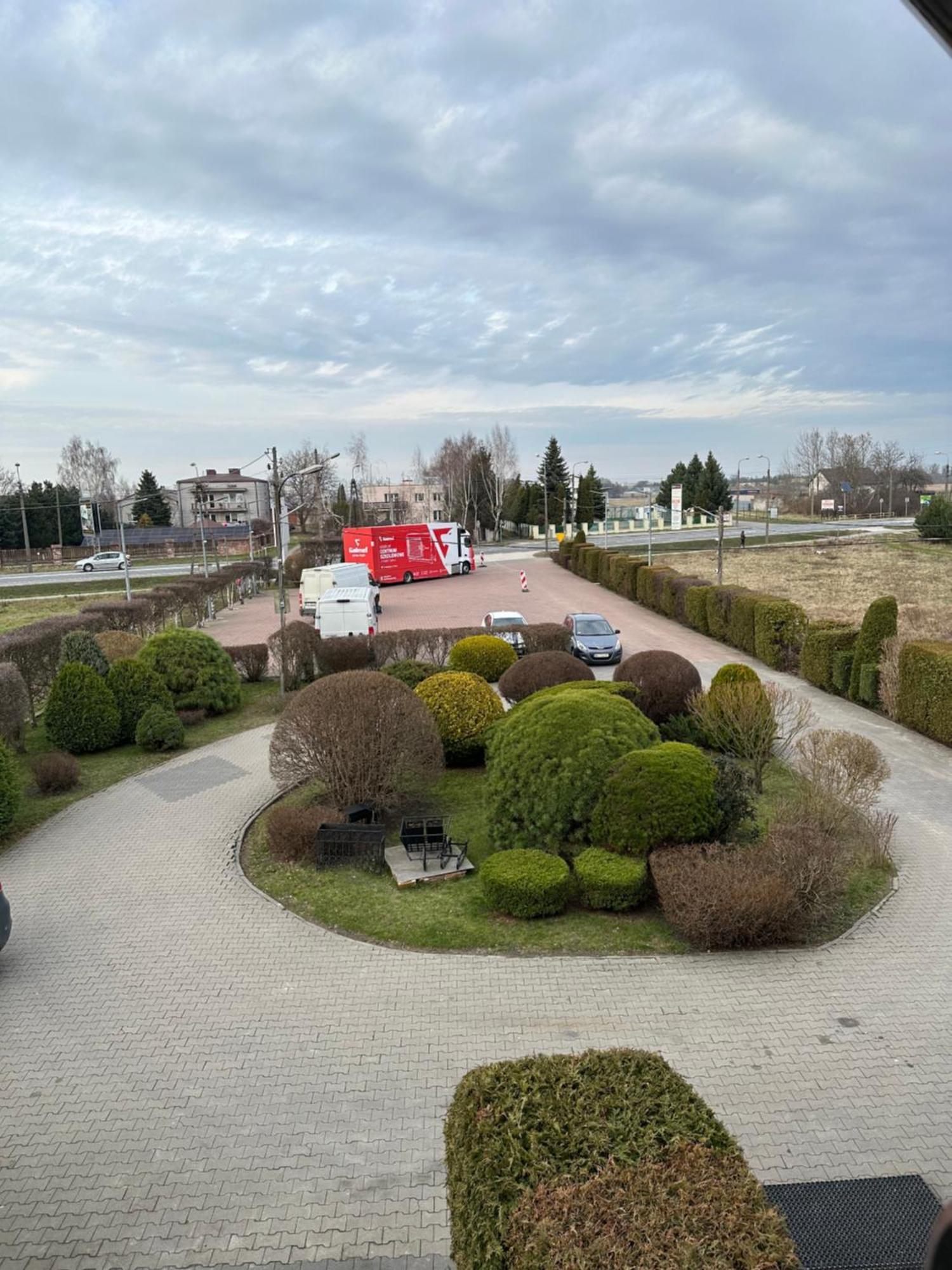 Zajazd Restauracja Derby Błonie Exterior foto